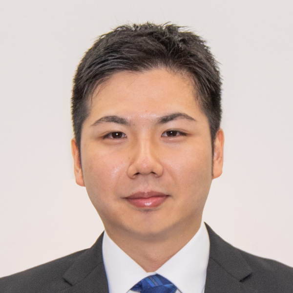 堀内 駿 氏